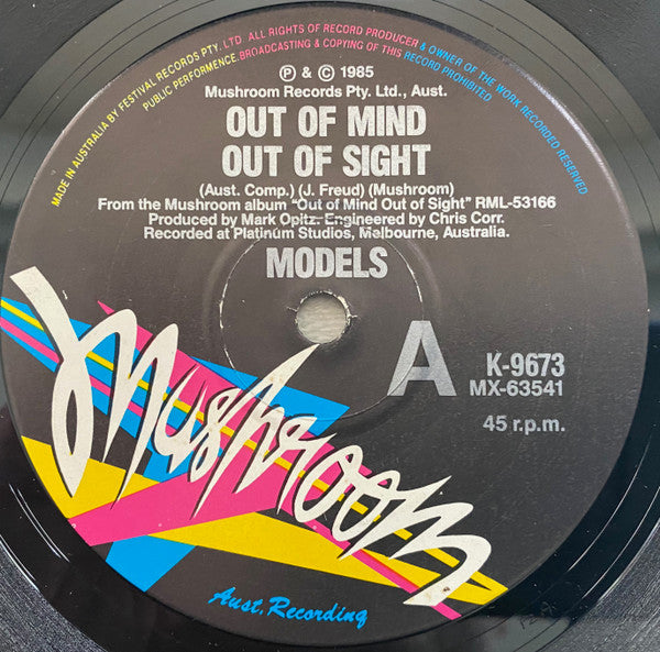 Models (2) : Out Of Mind Out Of Sight (7", Single, Pic)